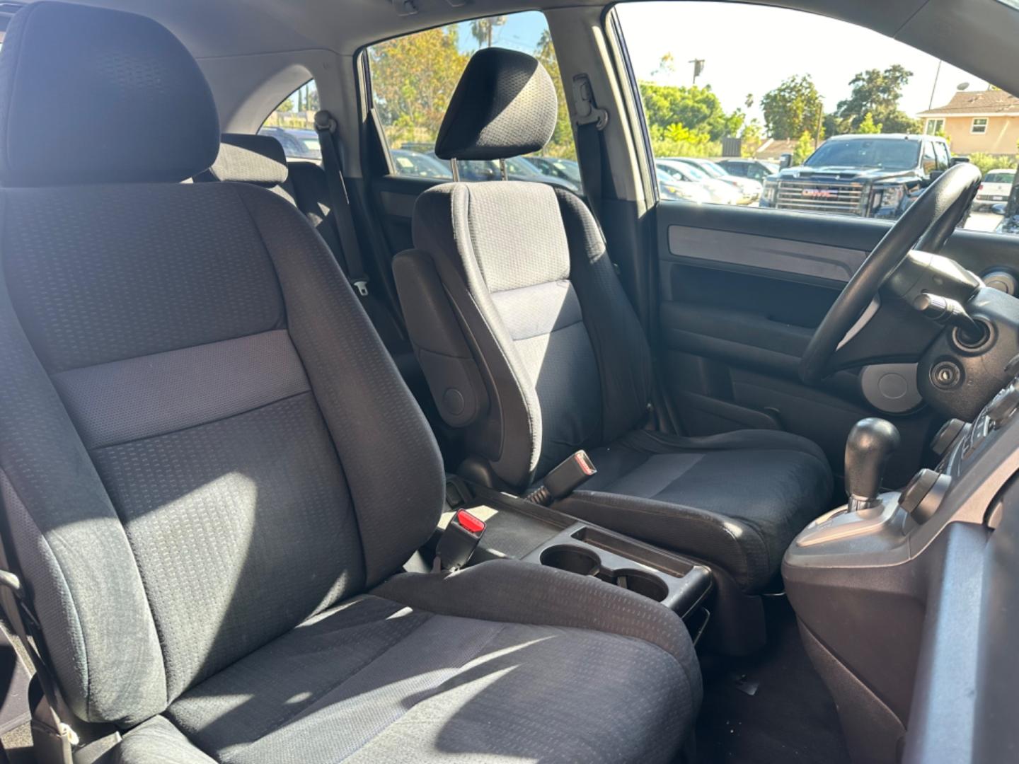 2007 Blue /Gray Honda CR-V EX 4WD AT (JHLRE48577C) with an 2.4L L4 DOHC 16V engine, 5-Speed Automatic Overdrive transmission, located at 30 S. Berkeley Avenue, Pasadena, CA, 91107, (626) 248-7567, 34.145447, -118.109398 - 4WD! This 2007 Honda CR-V EX 4WD looks and drives good. Don't let bad credit or financial setbacks hold you back from owning a dependable vehicle. At our BHPH dealership, we're here to make the car-buying process as smooth and stress-free as possible. We invite you to visit our dealership in Pasa - Photo#14